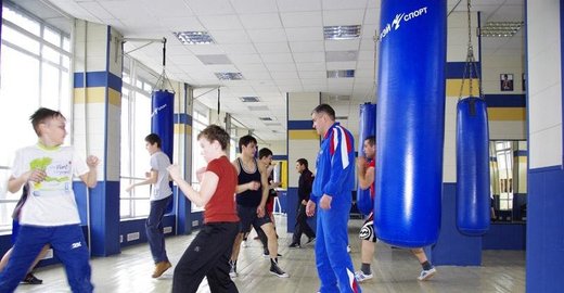 Занятия йогой днем Занятия йогой днем