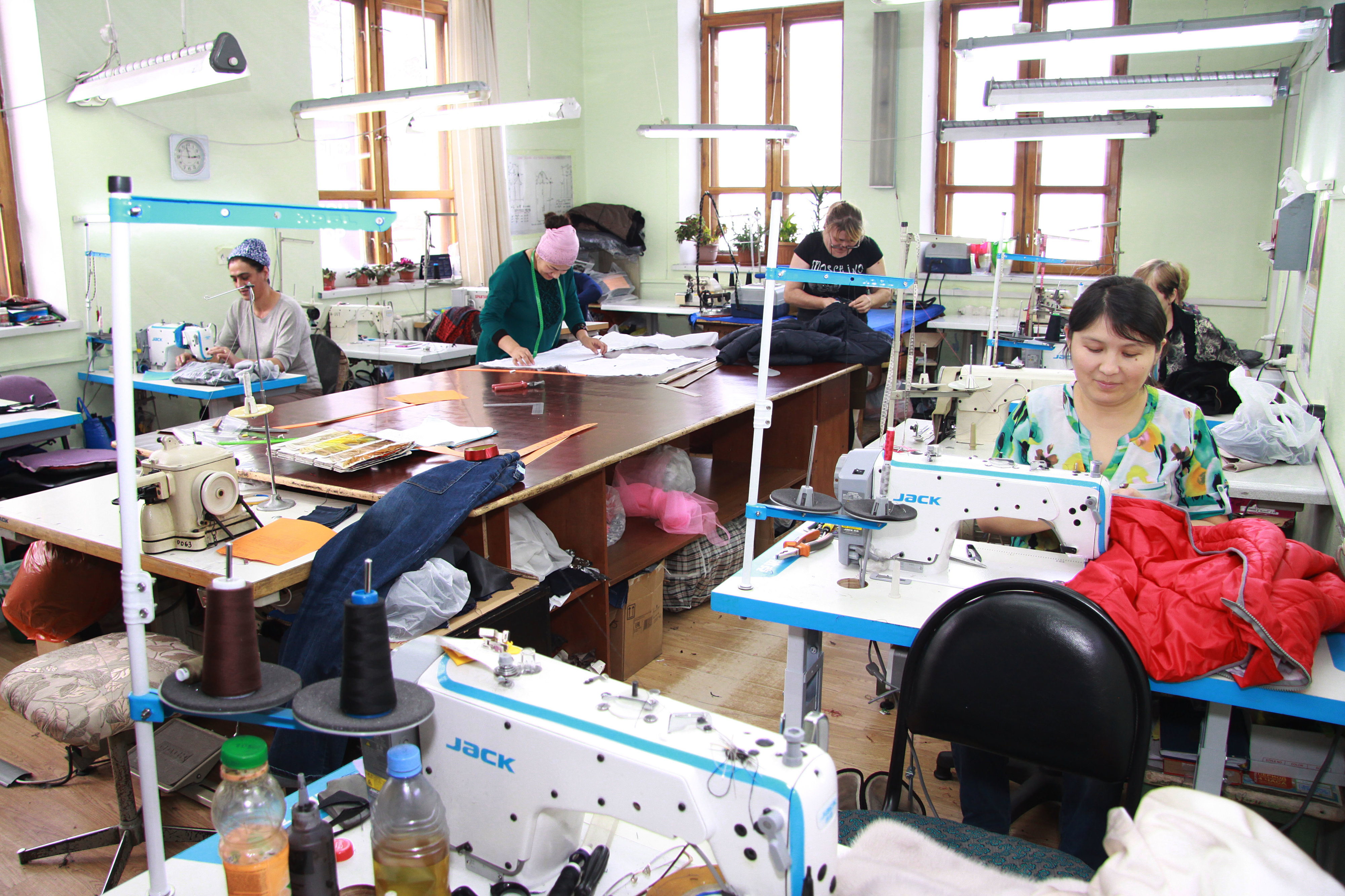 Ул швейников. Самые крупные Швейные производства в Киргизии. Ремонт трикотажа. Ремонт трикотажа фото. Оренбург ремонт трикотаж.