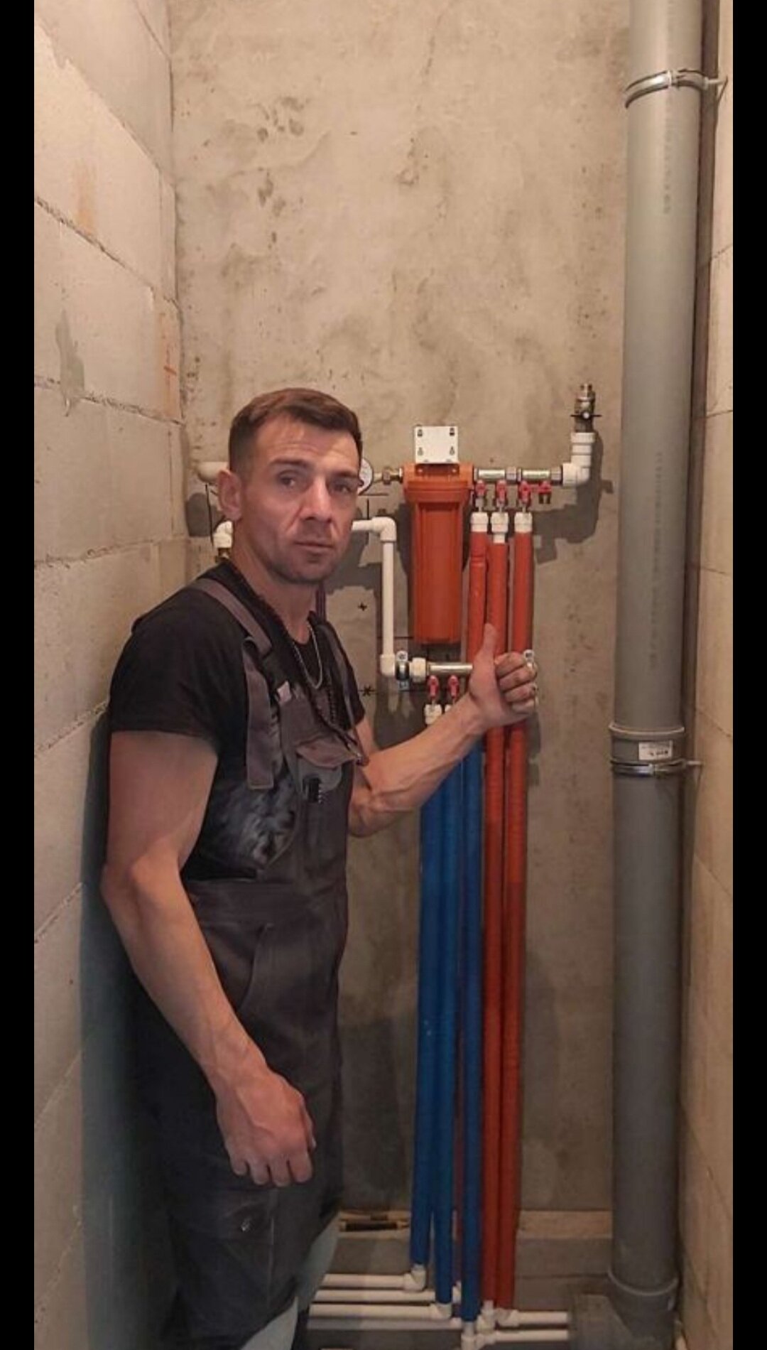 Сантехник живые фото. Сантехник спб. Сантехник спб. Сантехник a5. Сантехник на халтуре.