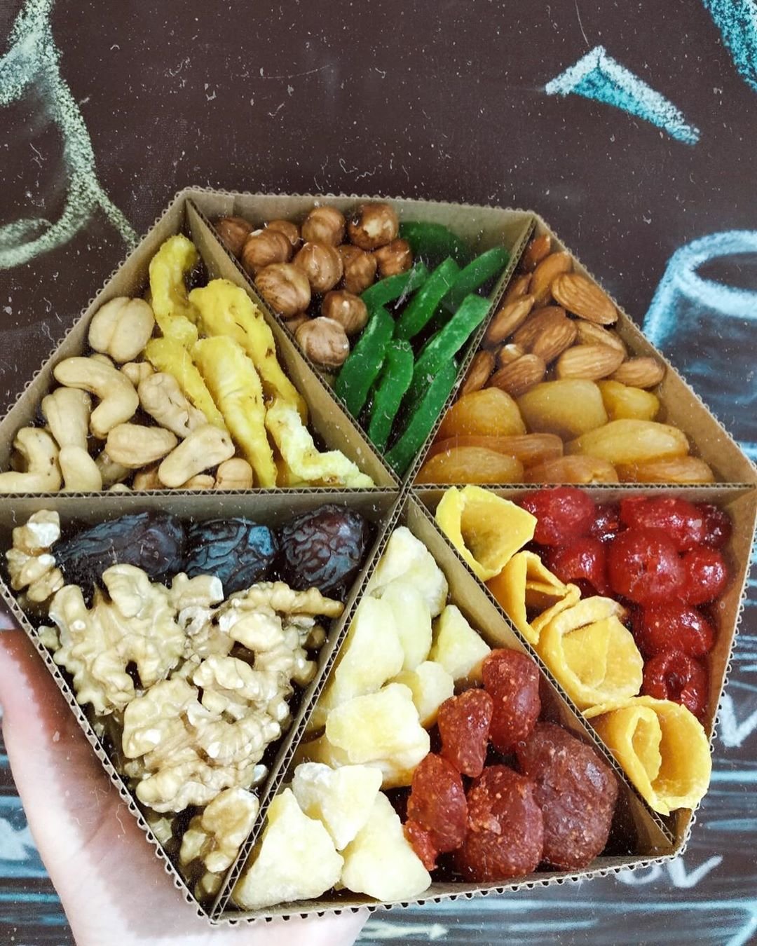 интерьер магазина специй. франшиза орехи и специи. орехи в магазине. магазин специй. магазин приправ и специй.