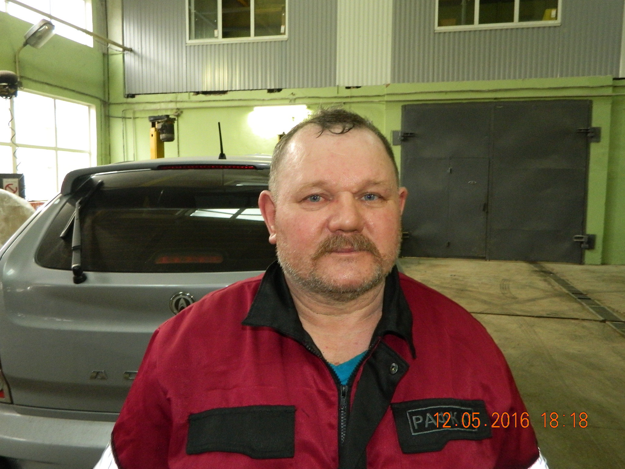 автомобиль и автослесарь. автосервис автомеханик. автомеханик казань. автосервис люди. 2 юго западная 3 казань.