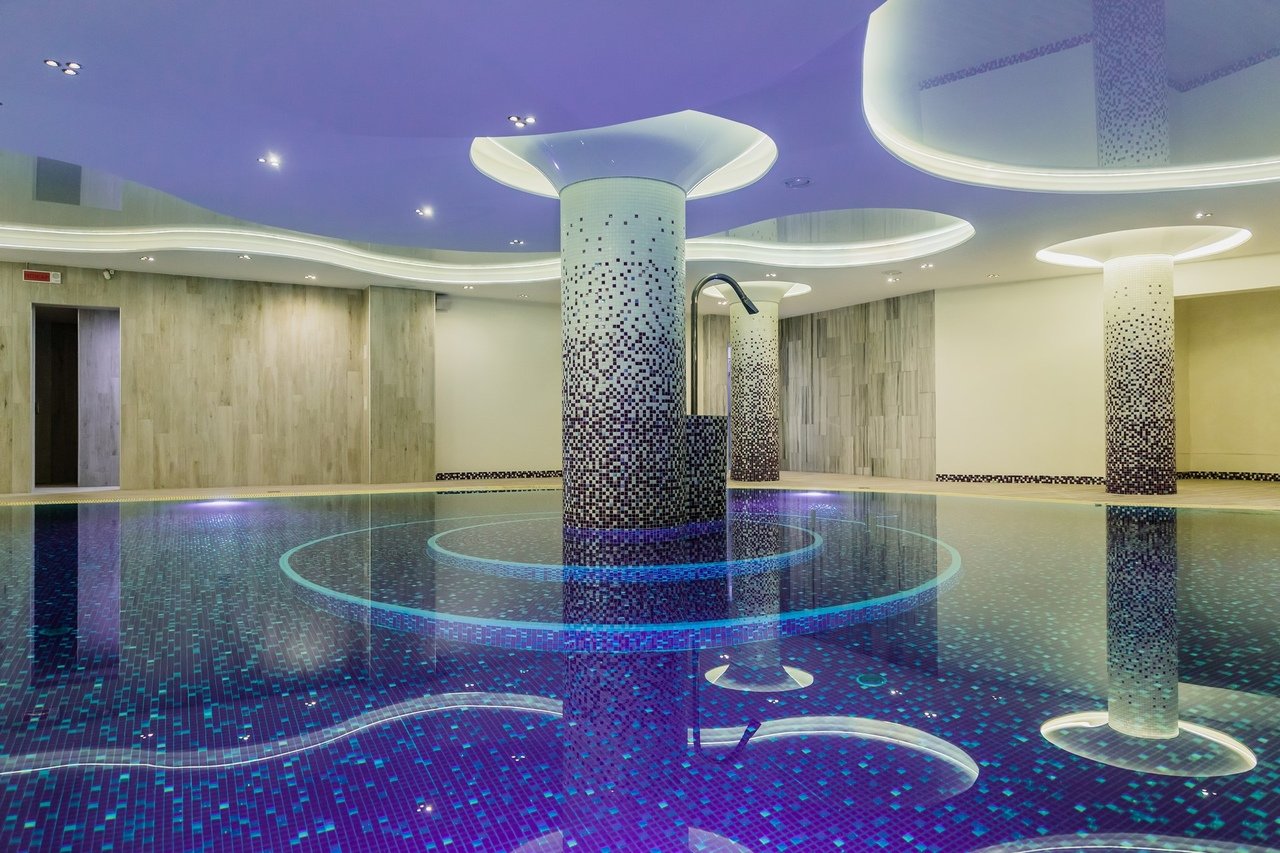 Отель в минске с бассейном в центре. Wellness Spa. Бассейн в Минске. Фитнес клуб Велнесс парк хамам. Фитнес клуб с хамамом и бассейном.