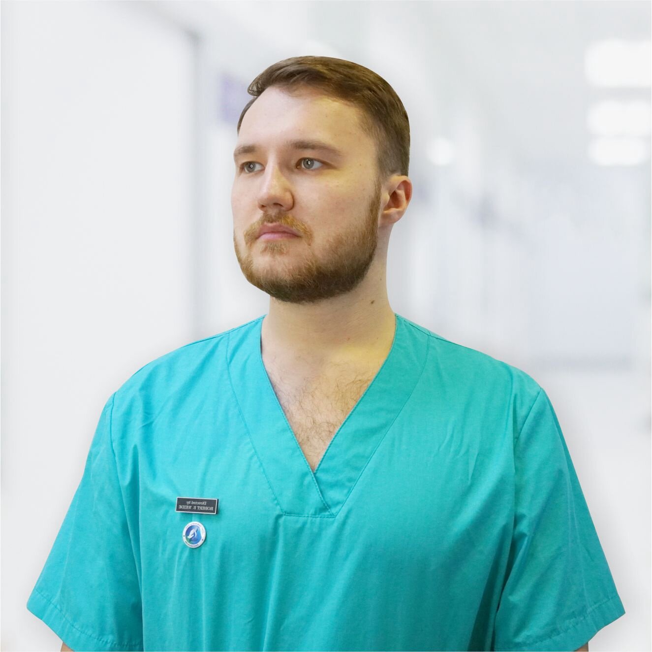 Книга в ухе логотип. Аудиокниги логотип. Диккенс рождественские повести книга. M knigavuhe. M knigavuhe.