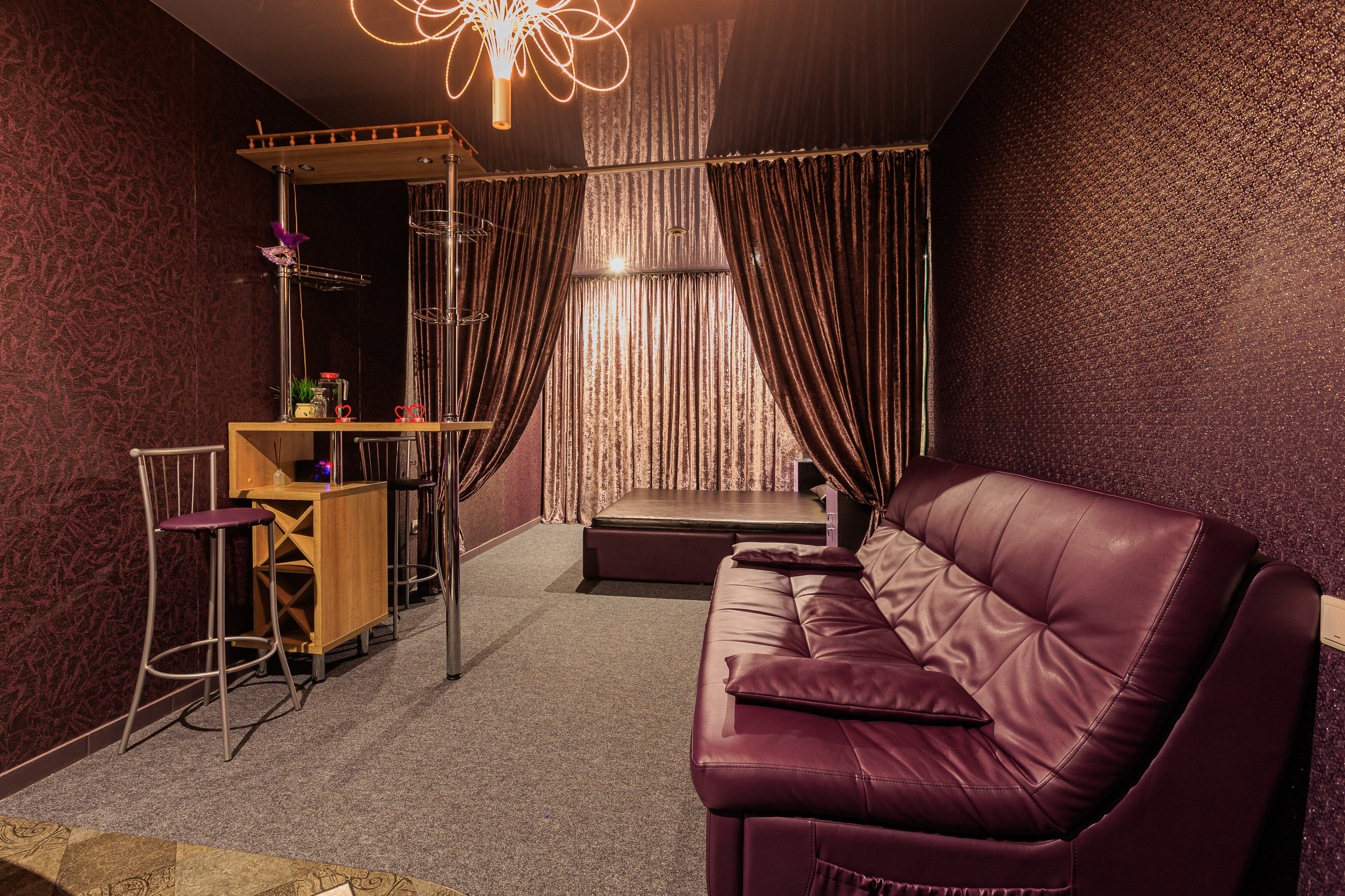 Құл мен қожайын құл қожайынның аяғын жалайды