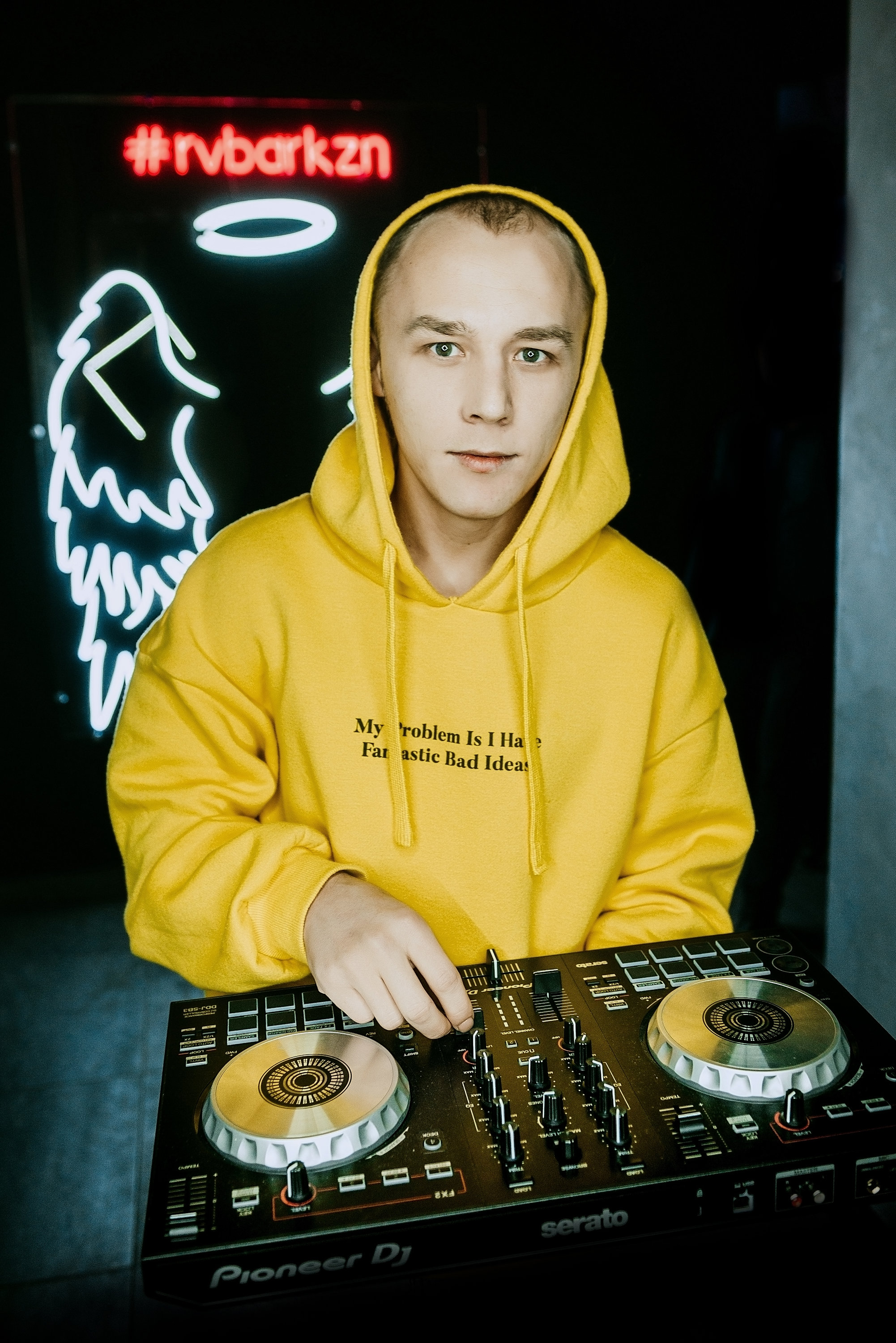 Dj leonardo. диджей казань. диджей казань. диджей девушка казань. диджей казань.