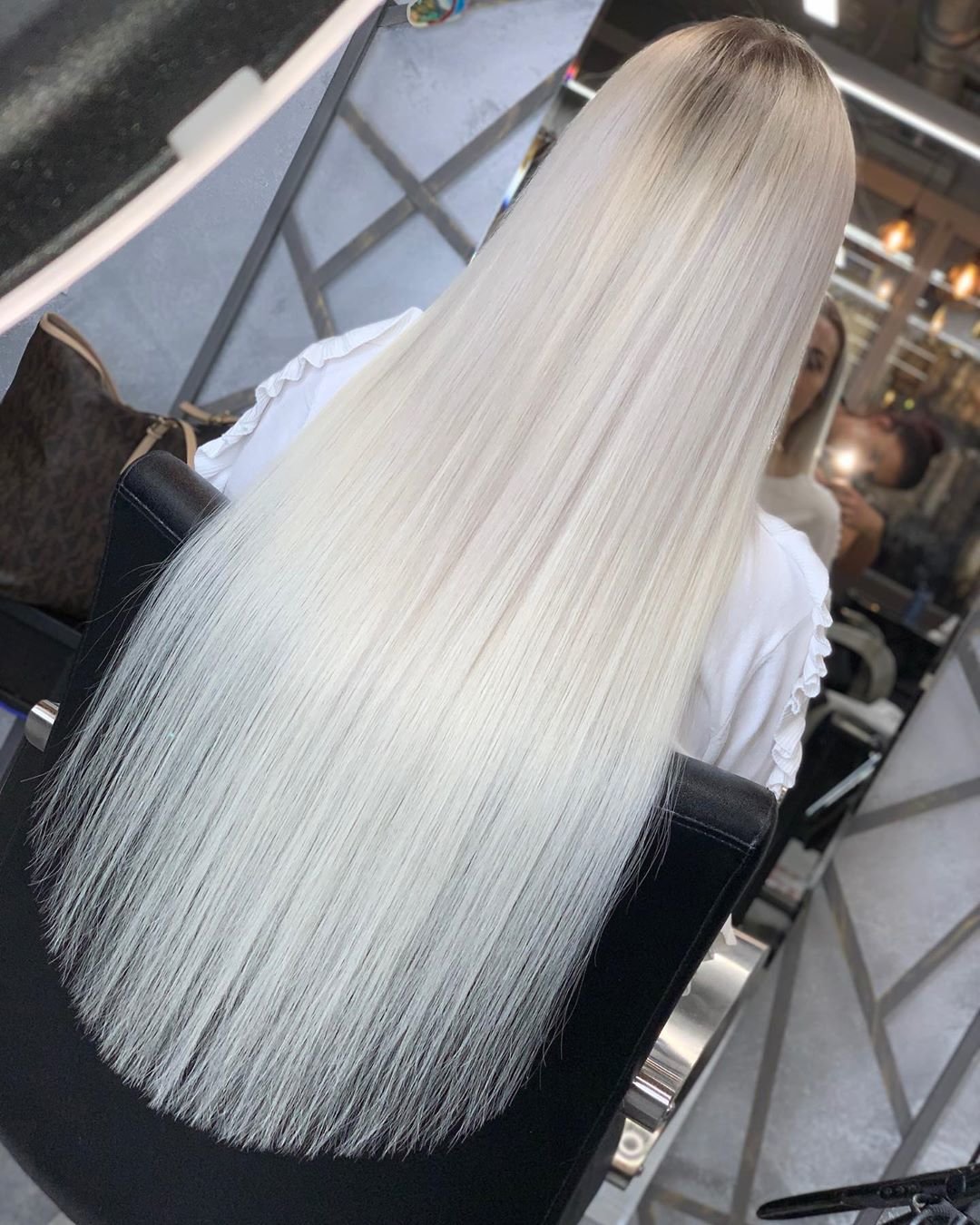 Нарощенные светлые волосы. Светло русые нарощенные волосы. Нарощенные белые волосы. Точечное наращивание волос. Длинные белые волосы.