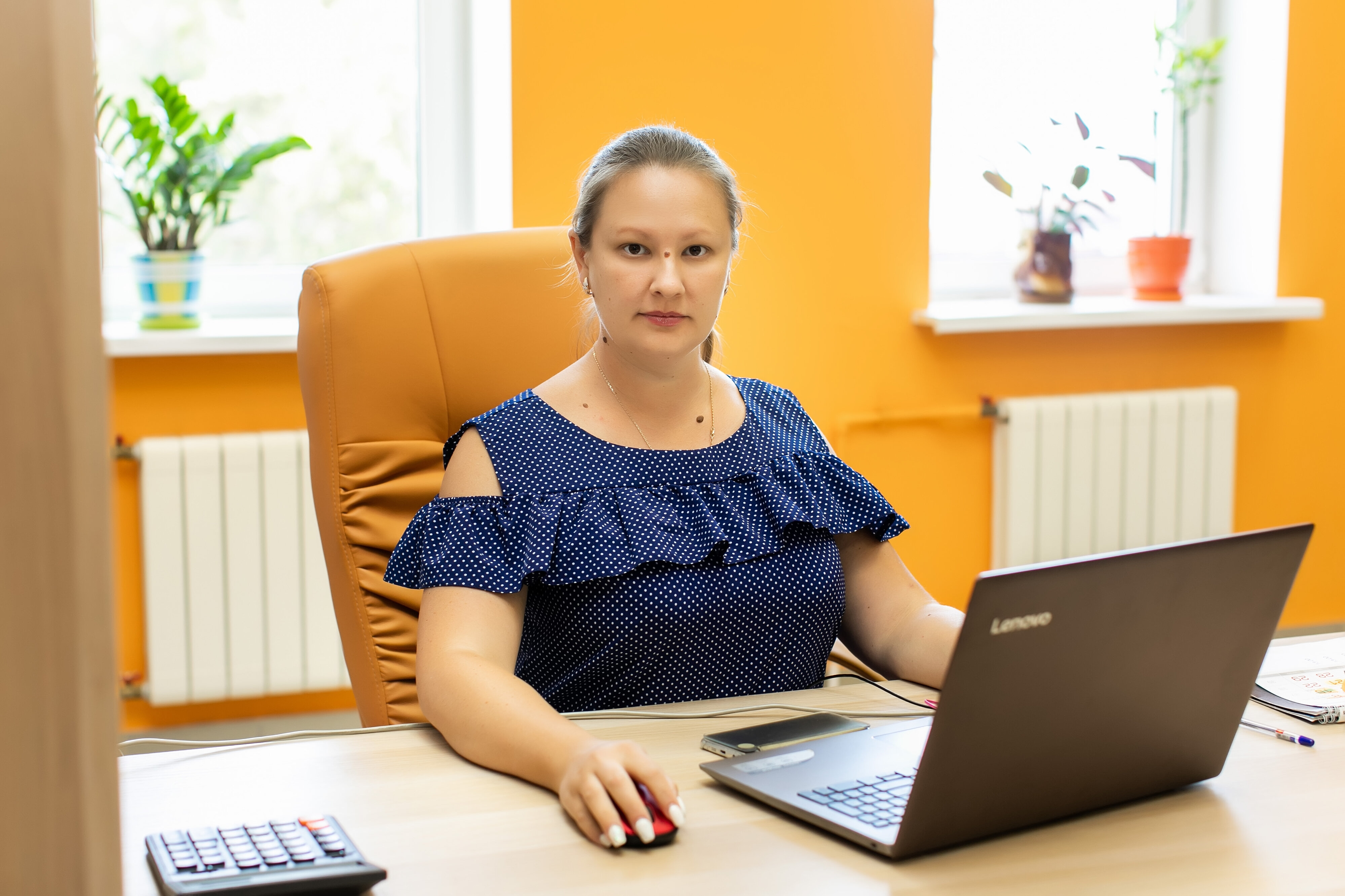 Сотрудник склада вайлдберриз. Работа для женщин 50 в электростали. Светлана якимова туркомпания фото. Фасовка и упаковка кондитерских изделий. Труд женщин.