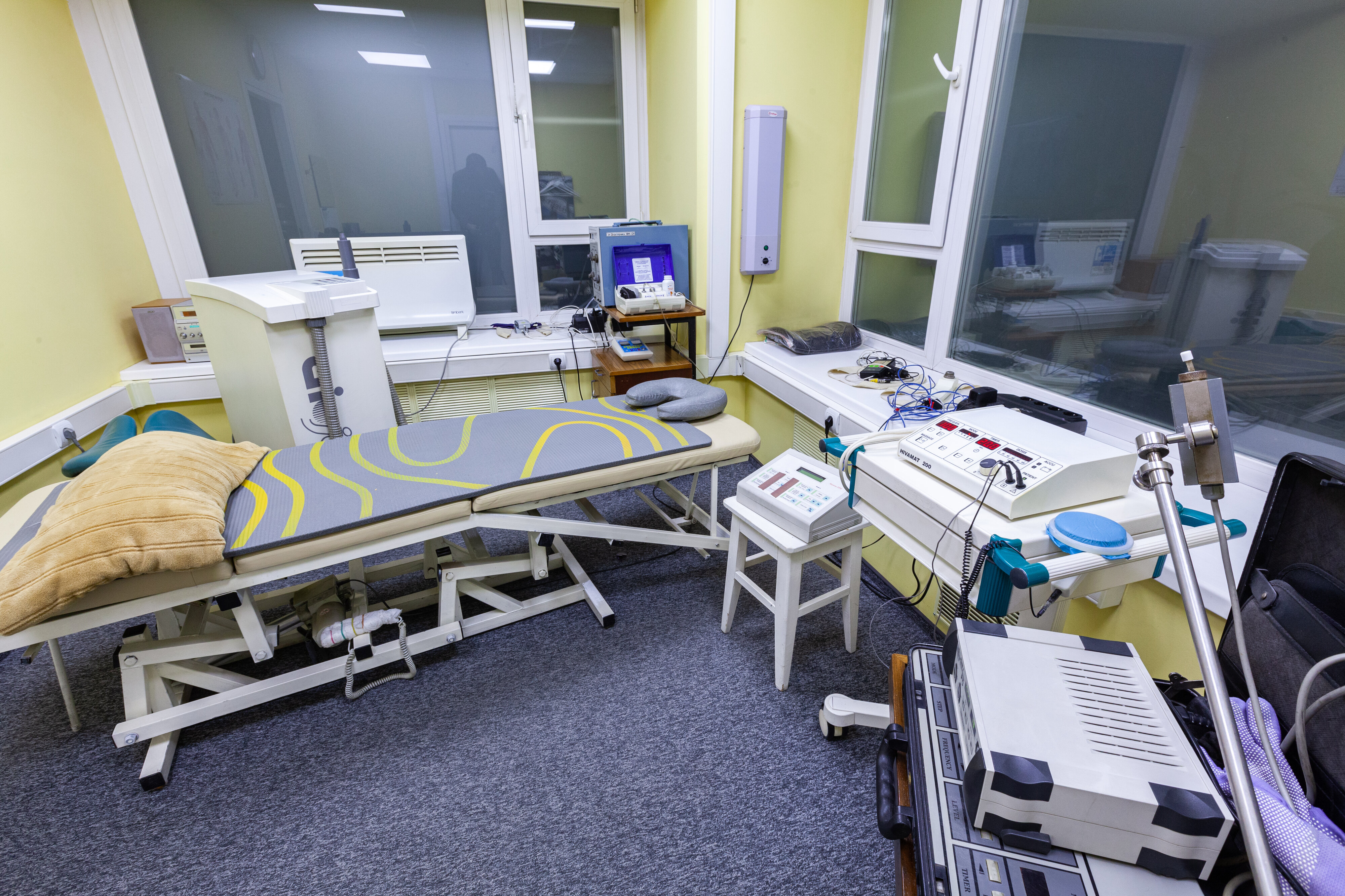 Кабинеты в реабилитационных центрах. Инвентарь для лечебной физкультуры. Механотерапия для плечевого сустава. Кабинеты в реабилитационных центрах. Кабинеты в реабилитационных центрах.