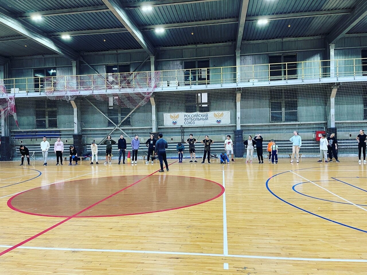 Школа олимпийский уфа. Уроссы для баскетбола. Школьный баскетбольный зал Таджикистана.