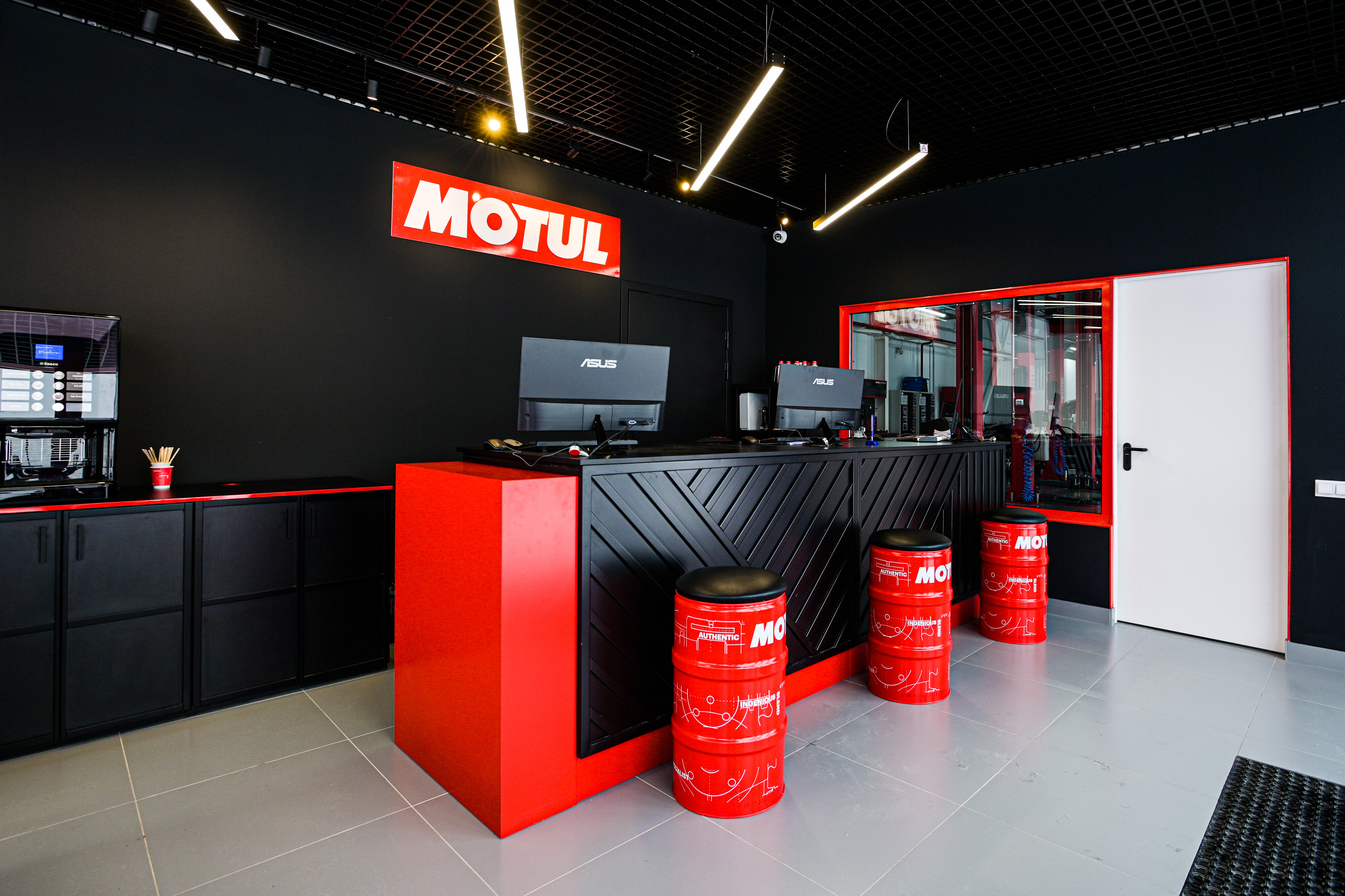 Замены уфа. Автосервис мотюль. Офис Motul. Интерьер Motul. Мотюль Уфа.