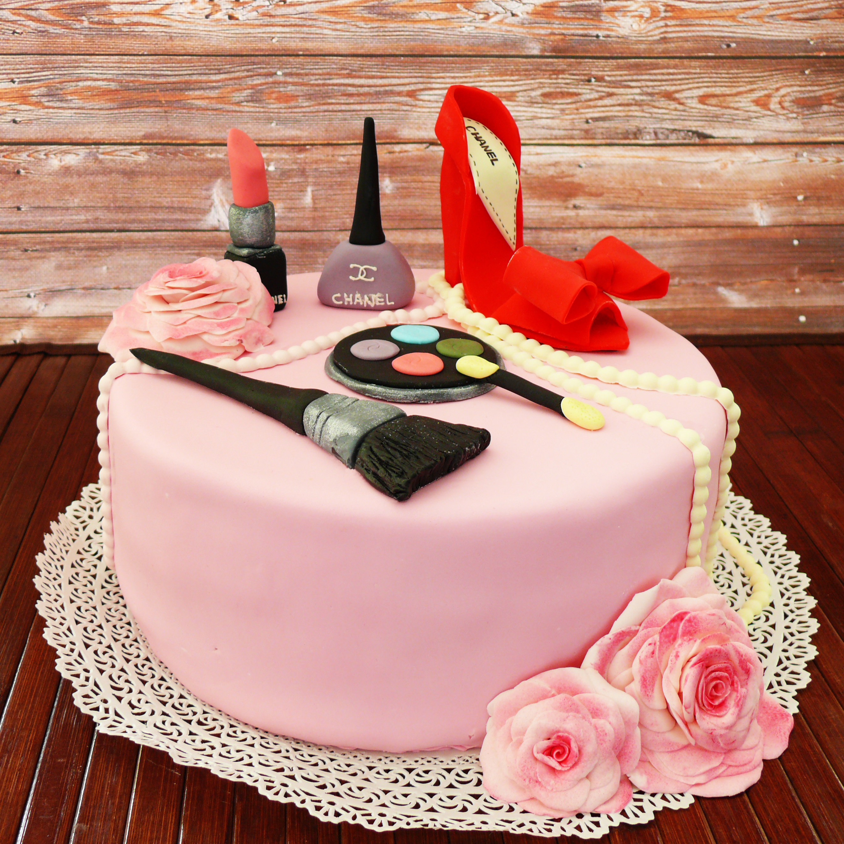Заказ на дом на день рождения. Красивый торт для женщины. Эксклюзивные торты. Торт на заказ. Красивый торт с косметикой.