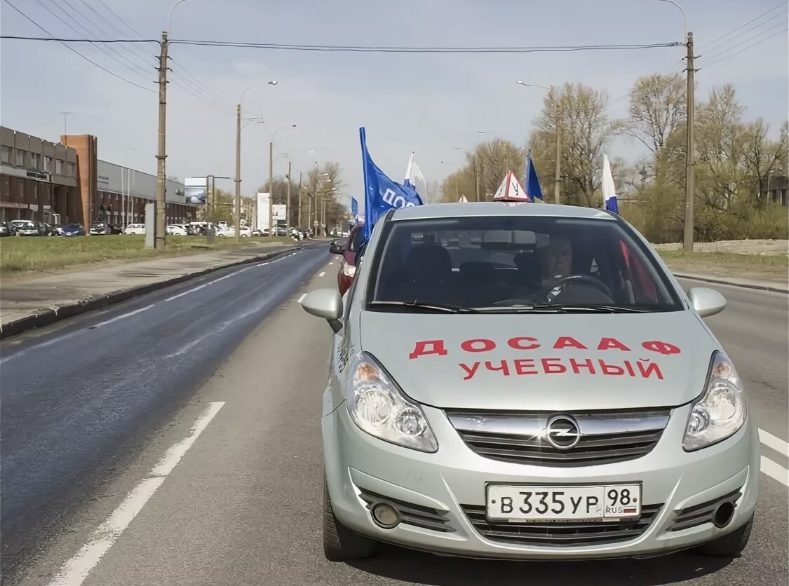 Автошкола белгород. Автошкола ДОСААФ. Учебная машина ДОСААФ. Лискинская автошкола ДОСААФ сайт. Автомобили в автошколе ДОСААФ.