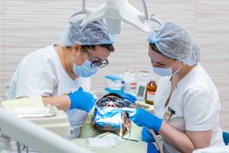 Стоматология Савион, с рейтингом 4.9 - находится по адресу Санкт-Петербург, Комсомола, 23-25 