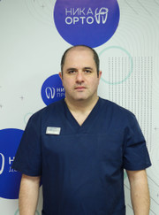 Стоматолог-хирург, имплантолог Манвел Оганович Адамян