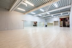 Школа танцев RED Academy, с рейтингом 5 - находится по адресу Москва, Никулинская улица, 2 к1 