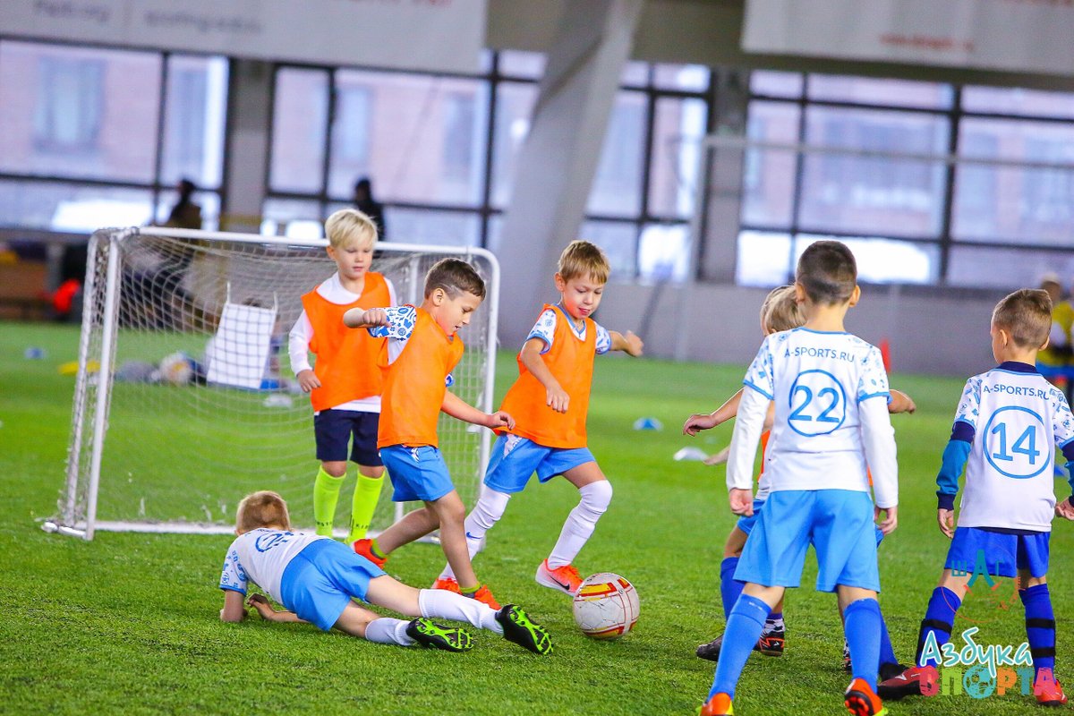 Спорт калининский район. Центр спорта Калининского района. Детская футбольная школа Легион Благовещенск Амур спорткомплекс. Спортивная школа Азбука  на доблести 19. Азбука спорта Тюмень футбол.