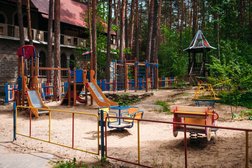 База отдыха Русь, с рейтингом 4 - находится по адресу Челябинск, проспект Ленина, 89а 