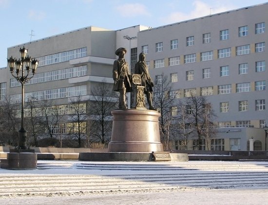 Екатеринбург площадь труда фото памятник