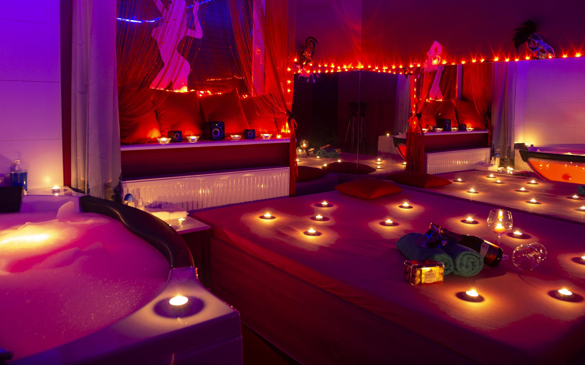 Body bar одинцово. Relax club москва. Бар боди массаж. Тантра клуб москва. Салон эротического массажа интерьер.