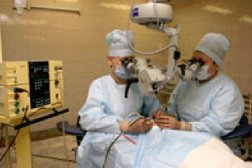 Центр микрохирургии глаза РЖД-Медицина, с рейтингом 4.5 - находится по адресу Новосибирск, Владимировский спуск, 2а к3 