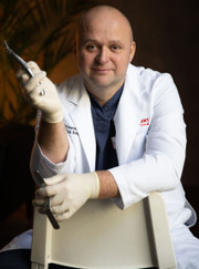 Стоматолог-хирург, имплантолог Михаил Николаевич Дровосеков