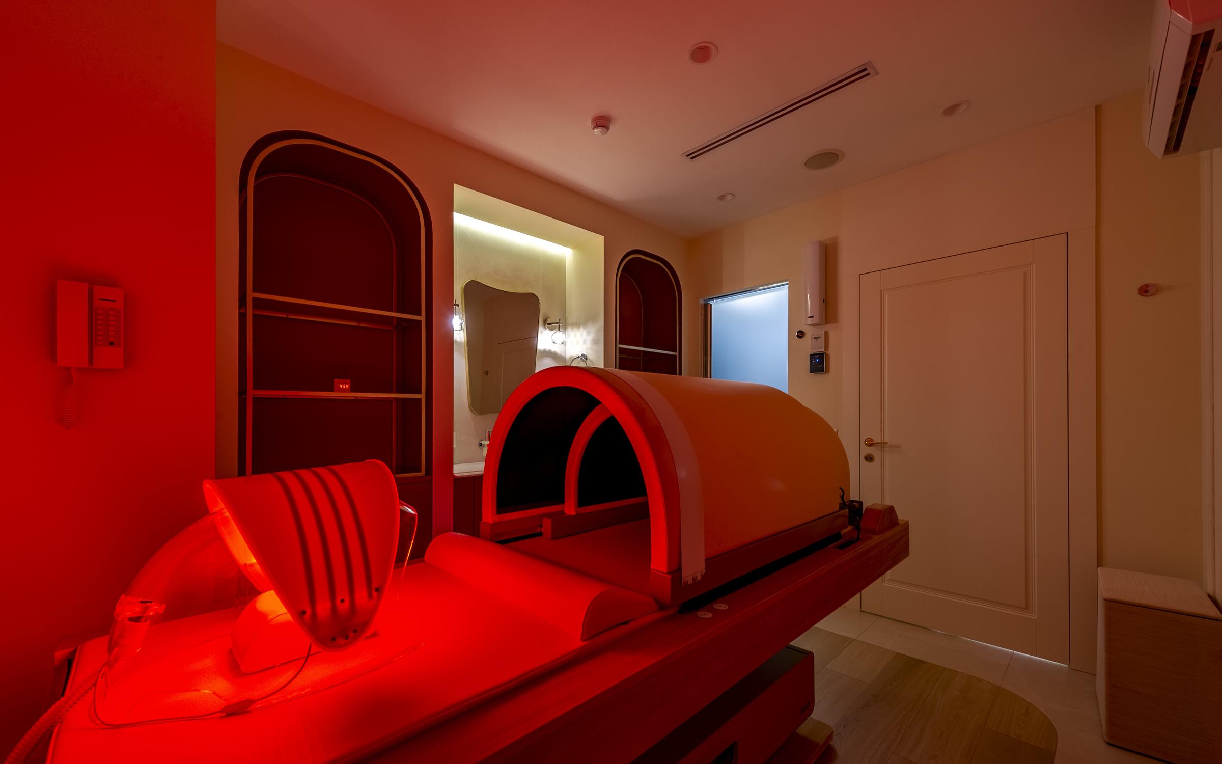 Советская 25 екатеринбург. Spa salon «буржуа». Салон буржуа. Декор буржуа архангельск. Салон наращивания волос интерьер.