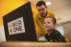 Школа программирования для детей Kiberone, с рейтингом 4.9 - находится по адресу Москва, Новомосковский административный округ, район Коммунарка, Саларьевская улица, 12с1 