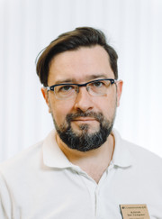 Пародонтолог, стоматолог Эрик Эльмарович Мамаев