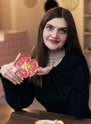 Скульптор, учитель рисования Анна Гундашвили