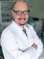 Стоматолог, стоматолог-терапевт Валерий Григорьевич Корчагин