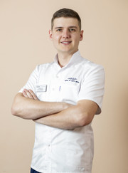 Имплантолог, стоматолог-хирург Антон Юрьевич Славинский