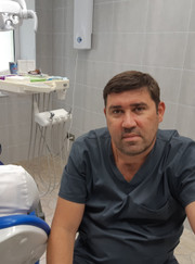Главный врач, имплантолог Дмитрий Геннадиевич Гончаров