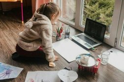 Учебный онлайн-центр УчиКидс, с рейтингом 4.2 - находится по адресу Москва 