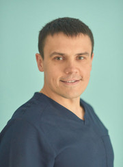 Стоматолог, главный врач Денис Павлович Зародов