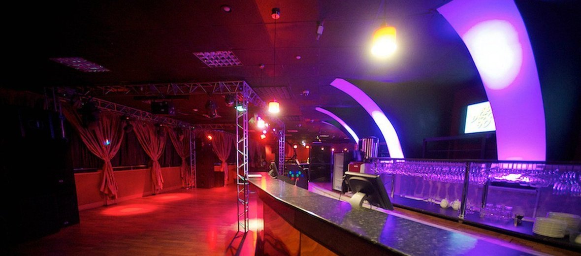 Бар клуб 5. Барная стойка фиолетовая. Чика бар фото. Бар клуб 5. Бар клуб 5.