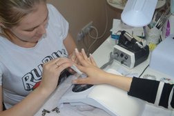 Салон красоты Vblonde, с рейтингом 3.8 - находится по адресу Омск, Нефтезаводская улица, 24 