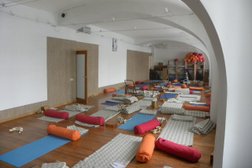 Йога-центр Yoga practika, с рейтингом 3.9 - находится по адресу Москва, улица Красная Пресня, 46с1 
