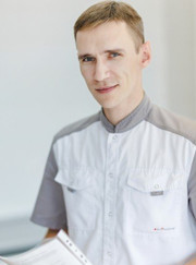 Стоматолог-хирург, стоматолог Артем Александрович Александров