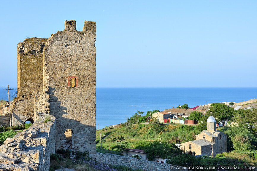 Старая крепость Каффа в Феодосии