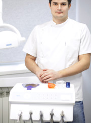 Стоматолог, имплантолог Максим Александрович Цапко