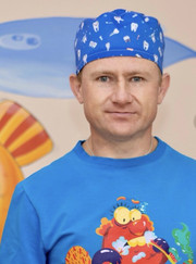 Стоматолог, стоматолог-хирург Константин Геннадьевич Дмитриев