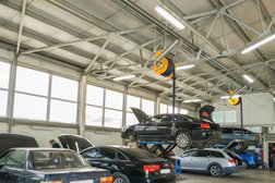 Клубный автосервис Империя авто, с рейтингом 3 - находится по адресу Воронеж, Холмистая улица, 56ж 