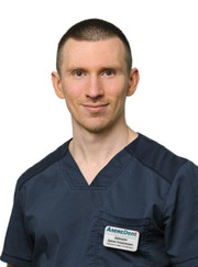 Имплантолог, стоматолог Денис Алексеевич Давыдов