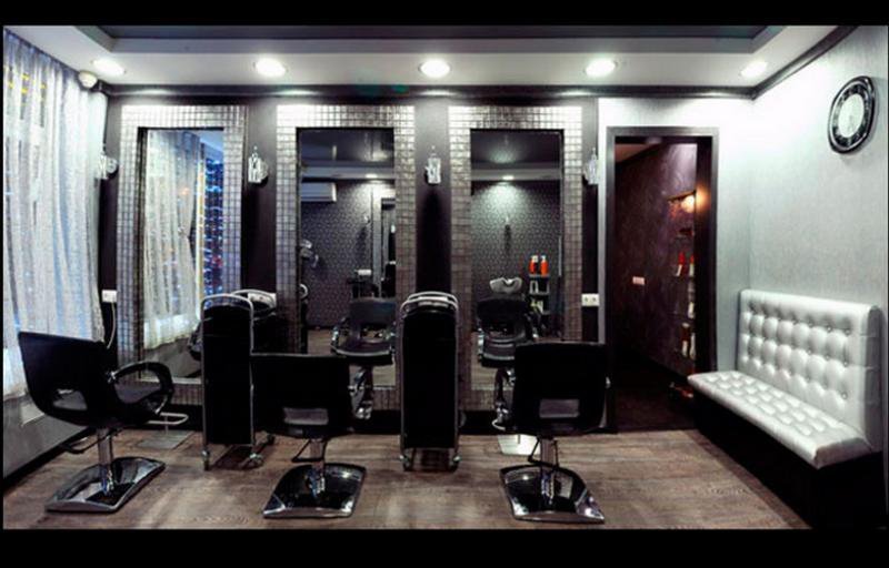 Кто последний в мужской парикмахерский зал. Дизайн парикмахерской. Черно белый интерьер салона красоты. Салон красоты в черно белом стиле. Мужской парикмахерский зал.
