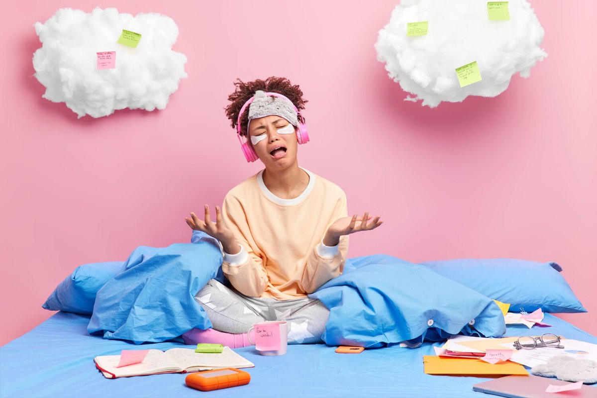 Девушка испытывает тревогу из-за множества дел