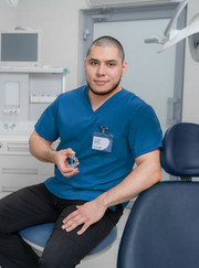 Имплантолог, челюстно-лицевой хирург Даниил Руфович Айтняков