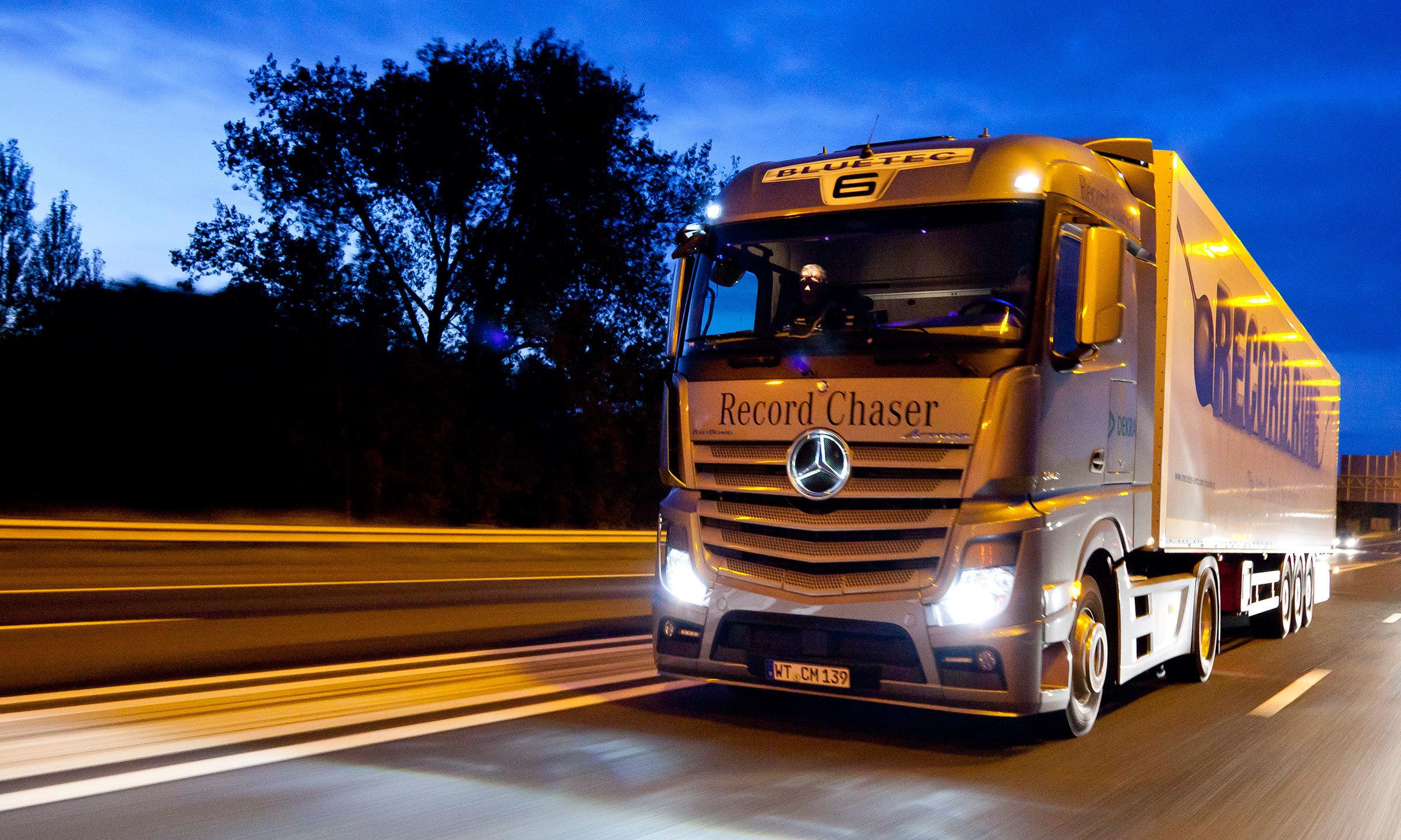 Про фуры. Мерседес Бенц Actros. Mercedes Benz Actros Euro 6. Мерседес Бенц Актрос 2020 ночь. Трак Мерседес трак.