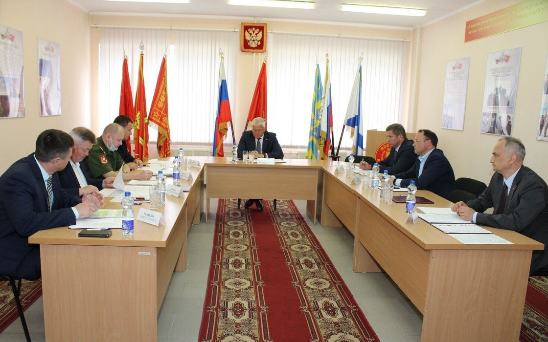 Rus tiliga tarjimasi bilan Vafosiz porno filmi Krasnodarda mashinada ortish