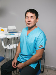 Стоматолог-терапевт, стоматолог-хирург Аскар Мелдебекович Кенжебаев