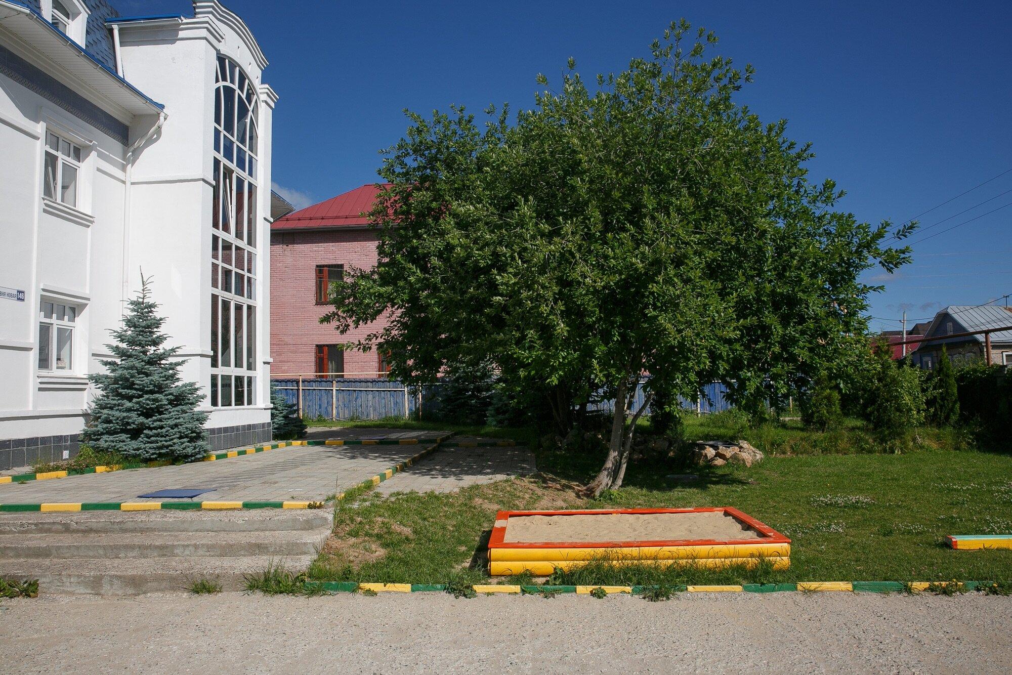 сад нижняя тура. парк архитектура петергофа. сад нижняя тура. сад нижняя тура. и.
